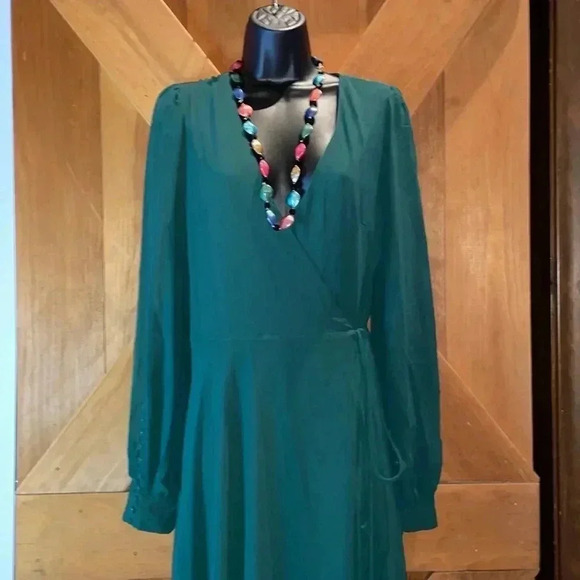 Lulus Green Gown-Large - Picture 2 of 9